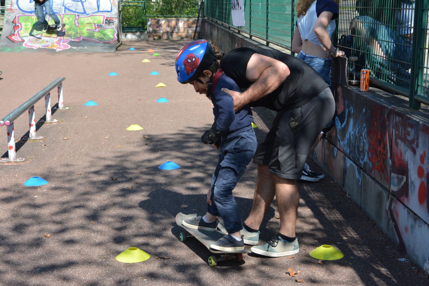 Séance encadrée au skatepark avec les bénévoles de l'association