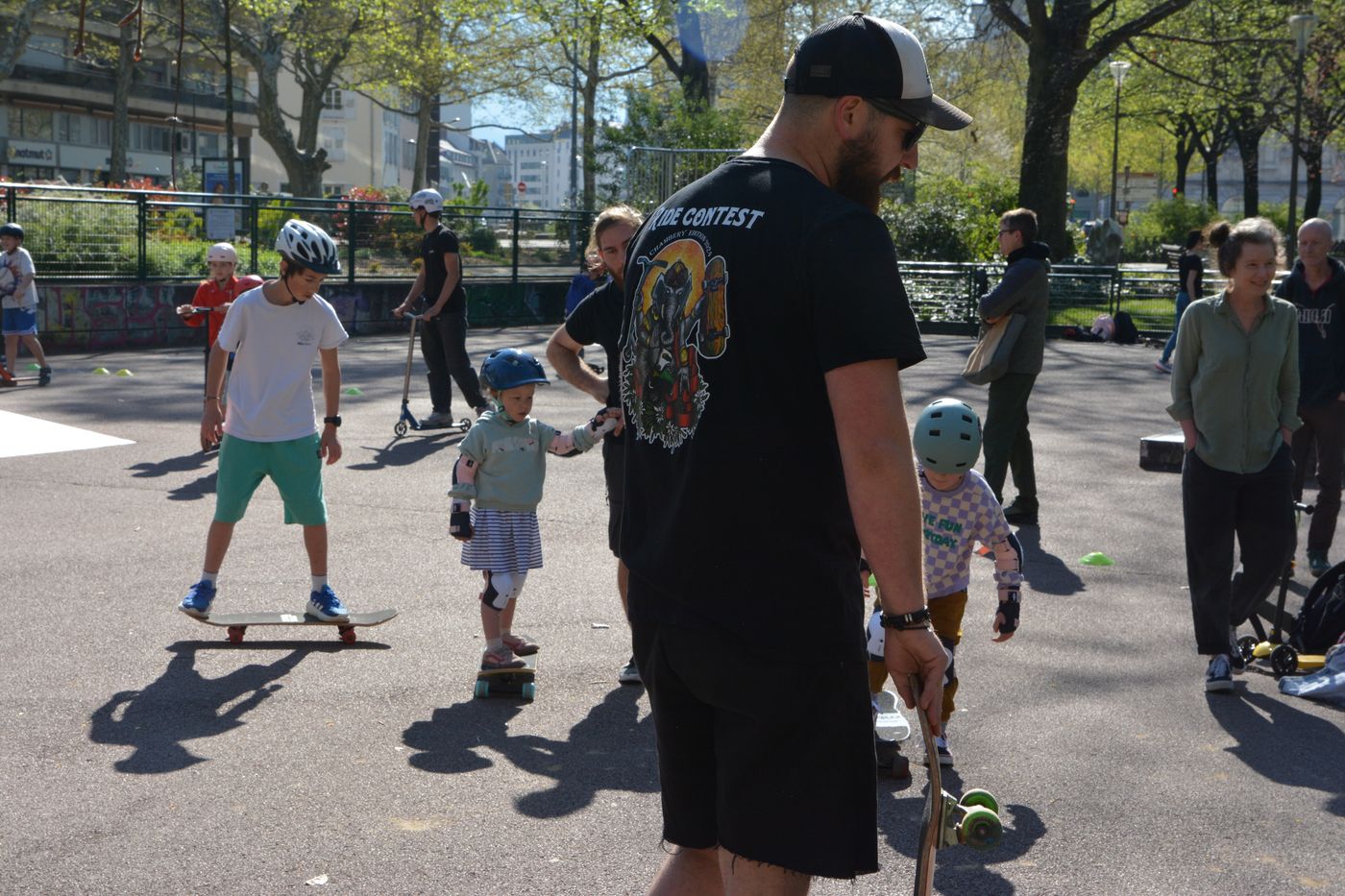 Encadrement des participants lors d'une initiation au skatepark