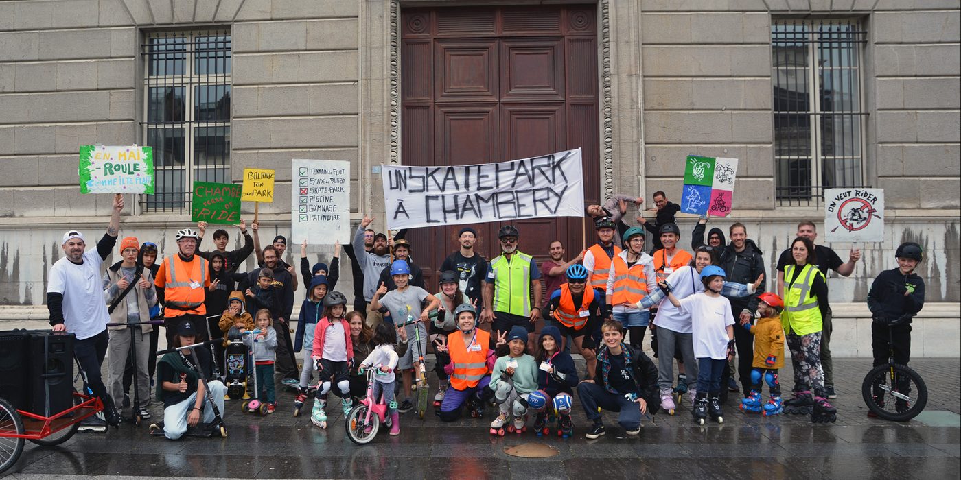 Rassemblement devant le palais de justice de Chambéry pour réclamer un skatepark