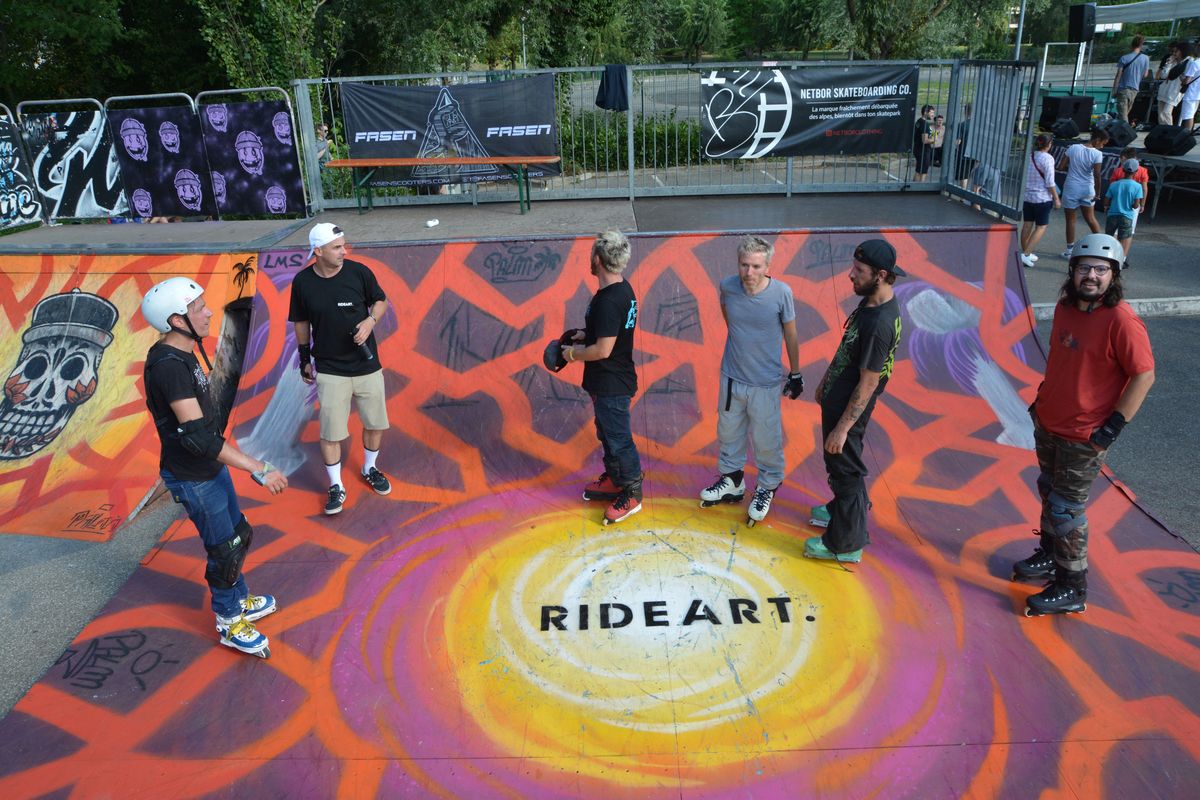 Riders réunis sur le tapis RIDEART lors du Ride Contest